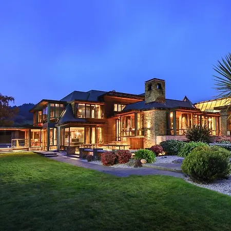 Horotane Lodge Luxurious Mansion